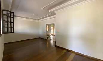 Imagem 4: Casa colonial de 04 quartos, Salas, Varanda, Banheiro, 04 Vagas de Garagem, no Jardim Riac