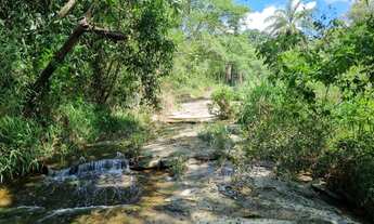 Imagem: Chácaras com água passando nos fundos