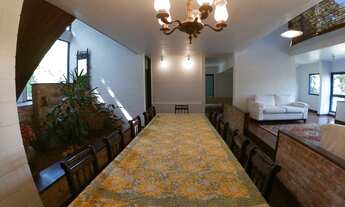 Imagem 6: Casa de condomínio para venda tem 450 metros quadrados com 5 quartos