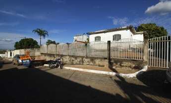 Imagem: Casa simples de laje com lote 800 metros