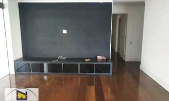 Imagem 4: Apartamento com 228 m² de área útil, 3 vagas, 4 dormitórios (suíte). Condomínio com segura