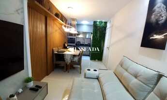 Imagem 3: 2 quartos com suíte, 1 vaga coberta, 100 metros da Praia, sol da manhã, montado e decorado