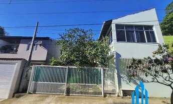 Imagem: 3 casas a venda com 6 quartos no total