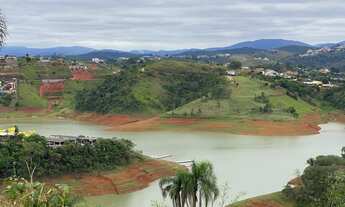 Imagem 4: Terreno pé na água grande