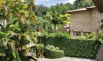 Imagem 2: Casa para Venda e Aluguel, em rua fechada, 1100 m², 5 quartos / suites, piscina