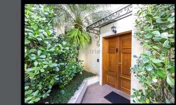 Imagem 2: Casa em condomínio estilo europeu