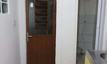 Imagem 2: Quarto com banheiro individual mobiliada