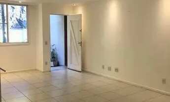 Imagem 5: Casa de condomínio para aluguel tem 235 metros quadrados com 5 quartos