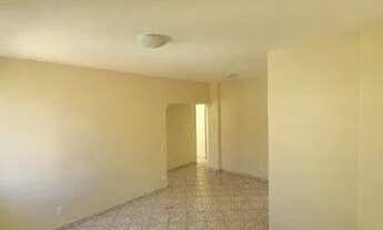 Imagem 7: Três quartos no condomínio Beira Mar - quarto andar de escada