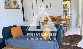 Imagem 2: Excepcional casa em condomínio luxuoso. Entrar e morar. Reformada e mobiliada recentemente