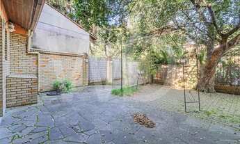 Imagem 7: Casa com 3 dormitórios, com uma suíte master na Av Guaíba no Bairro Ipanema