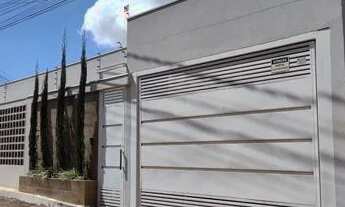 Imagem 1: ARNIQUEIRA: Style House 4 qt/St, pisc/chursq, td.armarios, 270m2, condm.no centro da city