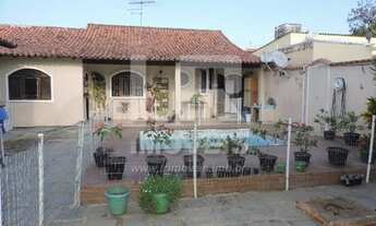 Imagem: Casa com 3 quartos, dependência, piscina