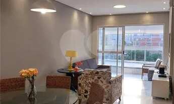 Imagem 3: Apartamento com 105 m2, 2 dormitórios, 1 suíte, varanda, 1 quadra da praia no Embaré!