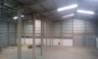 Imagem 2: Galpão de 2000 metros no Civit I com docas