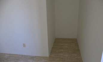 Imagem 6: Sala no Bairro Floresta com 34 m² com banheiro. Infraestrutura condomínio: interfone. Infr