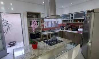 Imagem 6: Linda casa 3 dormitórios sendo 2 suítes com móveis planejados e amplo terreno, bairro Pq O