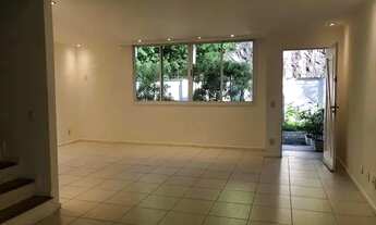 Imagem 4: Casa de condomínio para aluguel tem 235 metros quadrados com 5 quartos