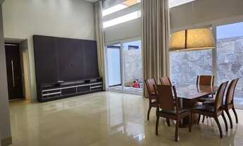 Imagem 2: Casa para aluguel e venda possui 250 metros quadrados com 4 quartos