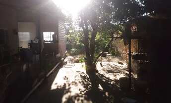 Imagem: Terreno com casa de canto