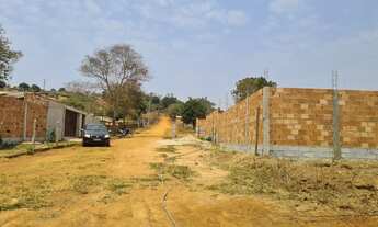 Imagem: Lote com ribeirão passando nos fundos