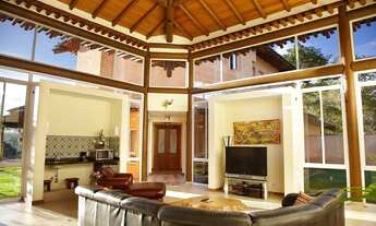 Imagem 7: Casa completa à beira da represa de Ibiúna