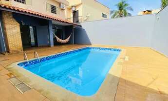 Imagem 3: Casa para aluguel possui 212 metros quadrados com 4 quartos