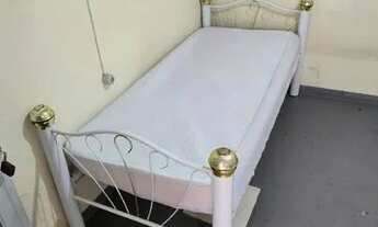 Imagem 3: Quarto no centro, semi-mobiliado, livre de custos por $ 600,00