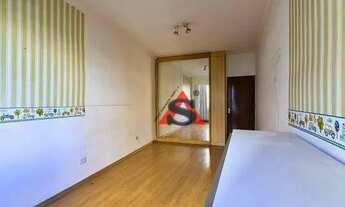 Imagem 7: Apartamento espaçoso, arquitetura moderna e com alguns móveis (sofá, todos os armários da