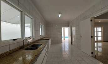 Imagem 5: Casa de condomínio para aluguel e venda possui 360 metros quadrados com 4 quartos