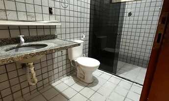 Imagem 2: Casa para venda com 226 metros quadrados com 4 quartos