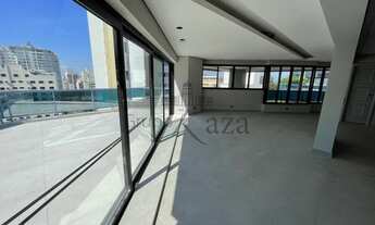 Imagem 7: Cobertura duplex para aluguel e venda possui 740 metros quadrados com 5 quartos