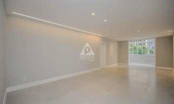 Imagem 3: Três quartos finamente reformado com vaga na escritura em Copacabana