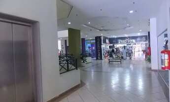 Imagem 6: Shopping Center à venda, 109 lojas, 86 vagas descobertas e 14 vagas cobertas, área total c