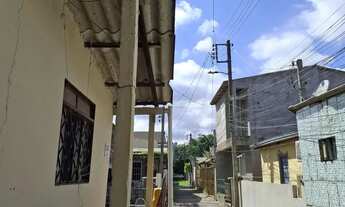 Imagem 2: Vende Casa no Bairro Cavalhada em acesso a poucos metros da Avenida. Construídos 2 residên