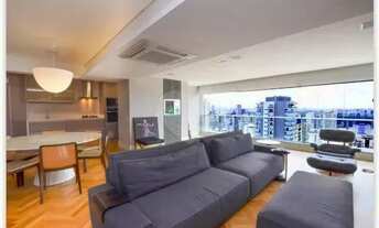 Imagem 2: Pinheiros, prédio com lazer ce clube! Apartamento com 2 suite, 2 vagas e andar alto