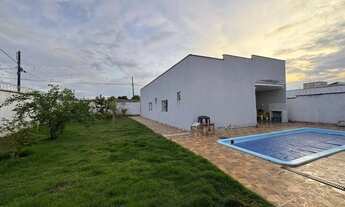 Imagem: Casa de 200 m² com 03 quartos sendo 02