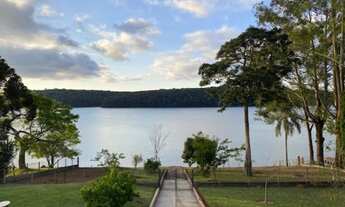 Imagem 2: Casa completa à beira da represa de Ibiúna