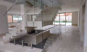 Imagem 2: Casa de condomínio sobrado para venda possui 716 metros quadrados com 5 quartos