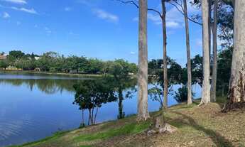 Imagem 2: Excelente terreno plano em cond fechado com lago e muito verde