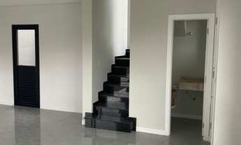 Imagem 6: Sobrado Novo, 3 dormitórios, 1suíte, garagem coberta, com espaçoso terreno, no Abranches e