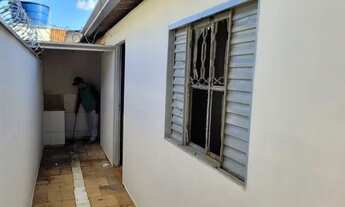 Imagem 2: Casa individual. Bairro Batistão de 1 quarto, sala, cozinha, wc e varanda. Livre de água