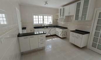 Imagem 5: Casa de condomínio sobrado para venda tem 380 metros quadrados com 4 quartos