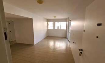 Imagem 2: ALUGUEL Apto com 03 quartos, sendo 01 suíte. Apto é composto por ampla sala de