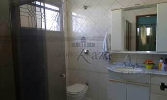 Imagem 5: Sobrado para venda com 302 metros quadrados com 4 quartos