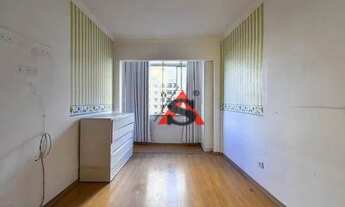 Imagem 6: Apartamento espaçoso, arquitetura moderna e com alguns móveis (sofá, todos os armários da