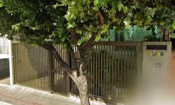 Imagem: Prédio com dois pavimentos, 7 cômodos