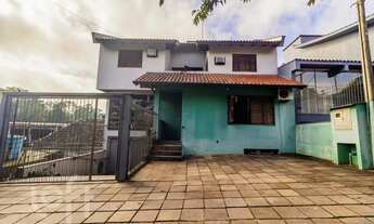 Imagem 2: Casa à venda em Chácara das Pedras com 335 m², 5 quartos, 2 suítes, 4 vagas