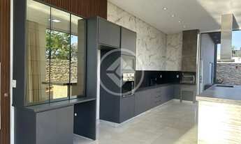 Imagem 4: Casa térrea frente para a mata, 4 suítes com armários e piscina aquecida no Condomínio do