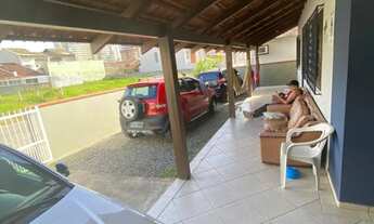 Imagem 3: Casa em Piçarras com piscina, 300mts da praia